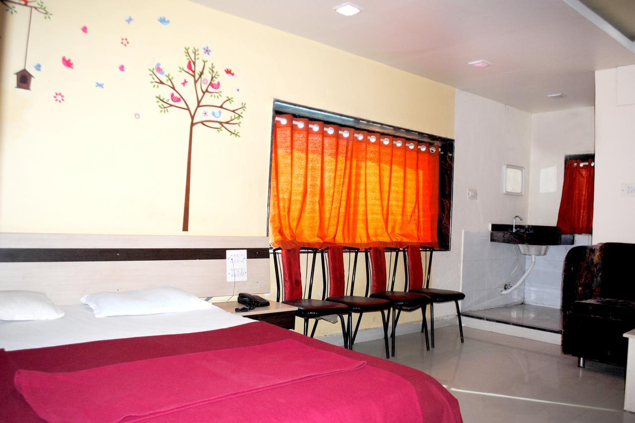 Hotel Kesari Nandan Lātūr Exterior foto